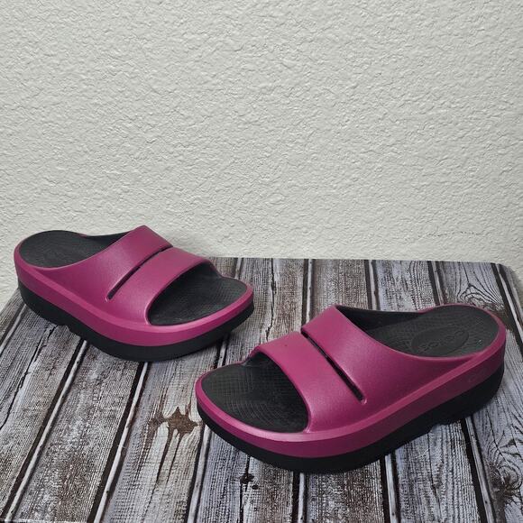 OOFOS OOmega OOahh stacked sandals in rosebud in black women's size 6 - Picture 1 of 7